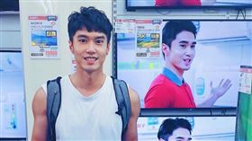 洪浩竣,四月望雨,1006的房客,帥哥,鮮肉（圖／翻攝自洪浩竣臉書）