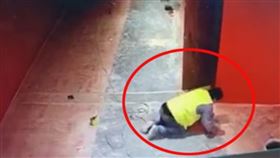 商城,腦出血,監視器,工人,倒地,延誤就醫,家屬