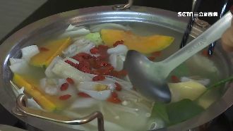 玉荷苞果肉當火鍋食材！老母雞湯醇厚