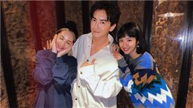 演藝圈人緣極好的楊丞琳今在臉書貼出兩張同框鄭元暢、林依晨的合照，引發討論。（圖／翻攝自楊丞琳臉書）