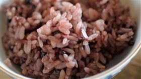 糙米,白米。(圖/PIXABAY)