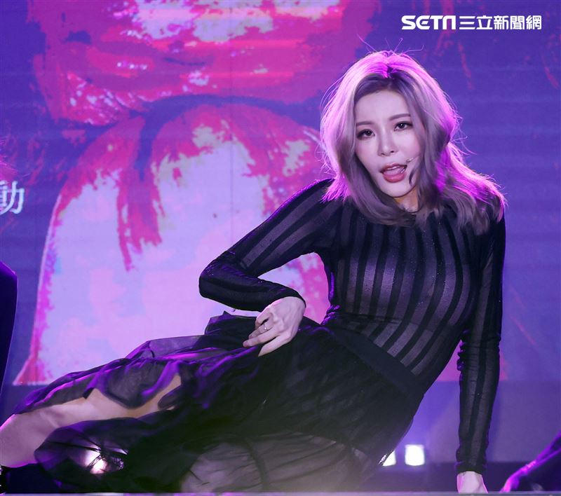 金馬爆乳女神孟慶而單曲發表。（記者邱榮吉/攝影）