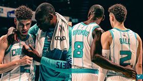 NBA／球三弟「菜鳥年導師」曝光
NBA,夏洛特黃蜂,LaMelo Ball,球三弟,Bismack Biyombo,導師
翻攝自黃蜂官方推特