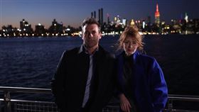 真愛鄰距離,艾蜜莉布朗,傑米道南,三角戀。（圖／双喜電影提供）