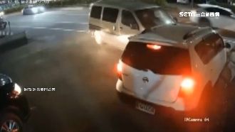 停等飛來橫禍　疑超車不慎一頭撞上