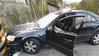 南庄尋仇畫面曝　4惡煞攔車刀棍齊飛