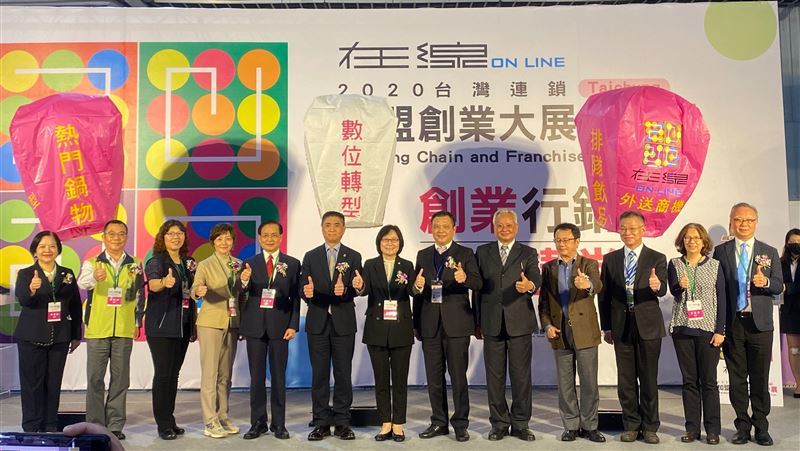 台中加盟創業展開幕　首日參觀人潮湧