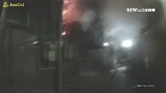 巡邏見民宅失火　英勇員警急衝入滅火