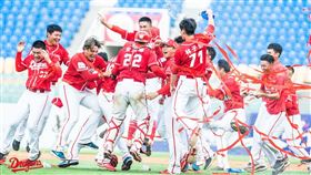 紅潮再現  味全龍3連勝奪二軍首冠
睽違逾20年　 龍迷激動留言謝魏應充  「三董，等你回來！」
