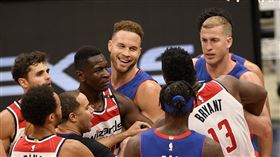 NBA／打摔角？幹籃哥「抱摔」小將
NBA,底特律活塞,Blake Griffin,華盛頓巫師,Thomas Bryant
美聯社／達志影像