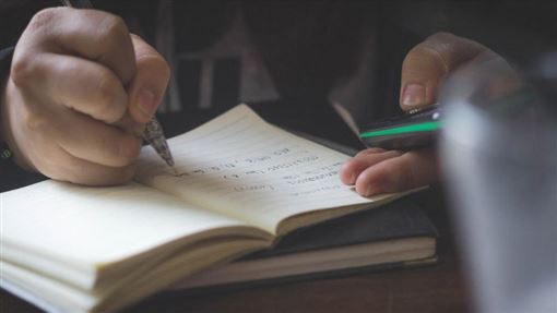 5-3=2竟算錯？眾人傻眼：老師中文不及格