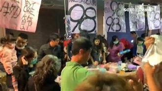拜拜吃飯都在這兒　廟前夜市人群擠爆