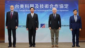 台美經濟繁榮夥伴對話架構下的《台美科學及技術合作協定》完成簽署。（圖／外交部提供）
