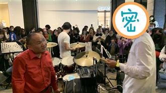 大咖男星合體街頭藝人　信義區被擠爆