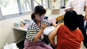 台中市添購流感疫苗  不限年齡免費接種台中市衛生局添購5600多劑流感疫苗，21日起開放設籍台中市或在台中市工作、就學的民眾（不限年齡）免費接種。（台中市衛生局提供）中央社記者趙麗妍傳真  109年12月19日