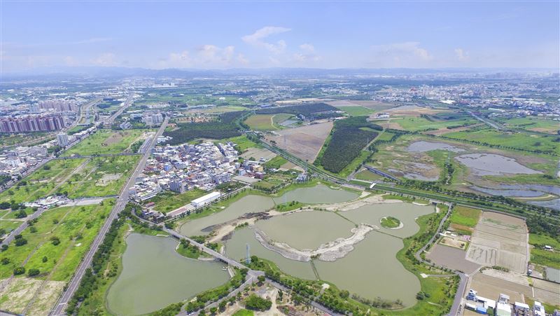 消弭兩個世界　高市舉債建設高高平