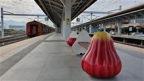 屏東枋寮火車站升級2等站（1）南迴鐵路電氣化最後一哩路，屏東枋寮站到台東知本站將在12月23日通車，枋寮鄉長陳亞麟日前在臉書感謝交通部長林佳龍大力支持枋寮交通建設，讓枋寮火車站從3等站升格為2等站，助枋寮站運能大幅提升。中央社記者郭芷瑄攝　109年10月29日