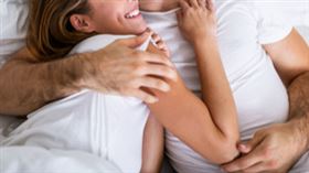 愛上離婚房東太太近況曝，小鮮肉認已「全壘打」。（示意圖／翻攝自pixabay）