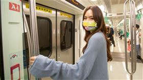 跨百光年估50萬人參加　高雄市籲務必戴口罩高雄「2021跨百光年」活動預計吸引50萬人潮，高雄市政府19日表示，將兼顧防疫與便民，呼籲民眾務必配戴口罩，維護健康。（高雄市政府提供）中央社記者侯文婷傳真　109年12月19日