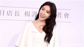 楊謹華保養品一日店長。（記者邱榮吉/攝影）