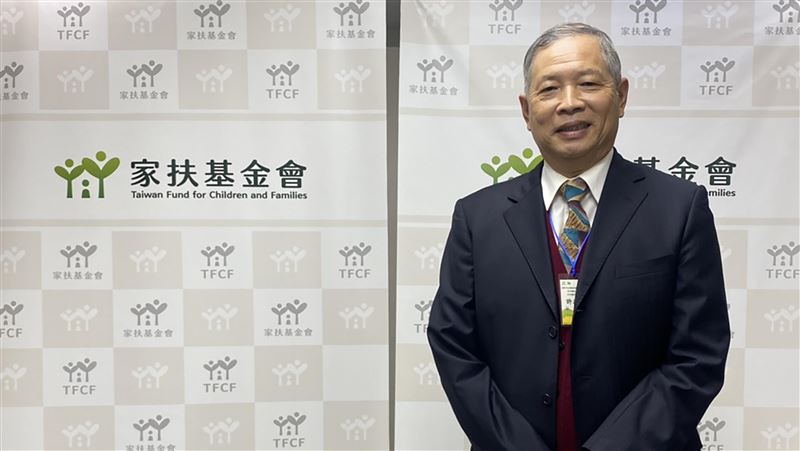 他當長腿叔叔20年　與認養童相見歡