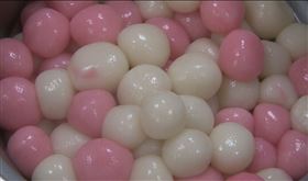 雲林大埤豐田村成功廟，手工製作的湯圓只賣冬至3天，限量700斤。(圖／翻攝畫面)