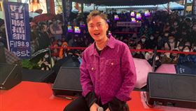 歌手許富凱與民眾合照/好事聯播網提供