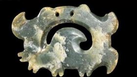 ▲阿姨帶著傳家玉珮上鑑寶節目。（圖／翻攝自寶物鑑定節目）