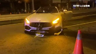 台中深夜千萬跑車自撞　飛到對向車道