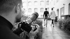 人夫和小三搞婚外情，還在車內大談性事。（示意圖／翻攝自pixabay）