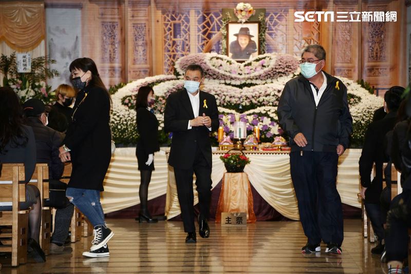 呂曉棟告別式謝金燕、翁立友、龍千玉、吳俊宏、許富凱等眾多藝人出席。（圖／記者楊澍攝影）