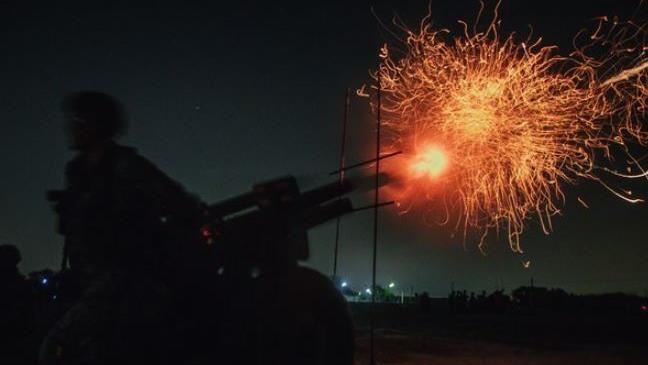 陸軍105榴彈砲射擊　震撼煙圈曝光