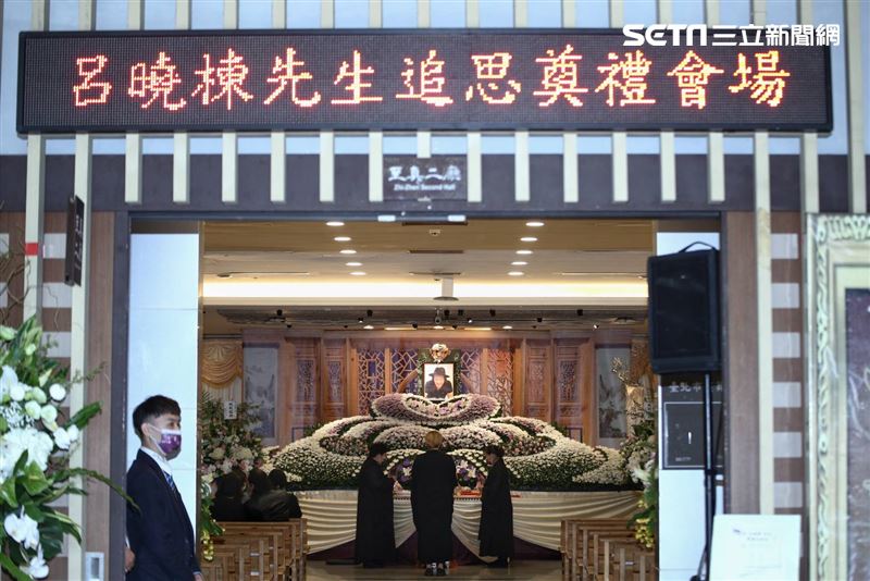 呂曉棟告別式謝金燕、翁立友、龍千玉、吳俊宏、許富凱等眾多藝人出席。（圖／記者楊澍攝影）