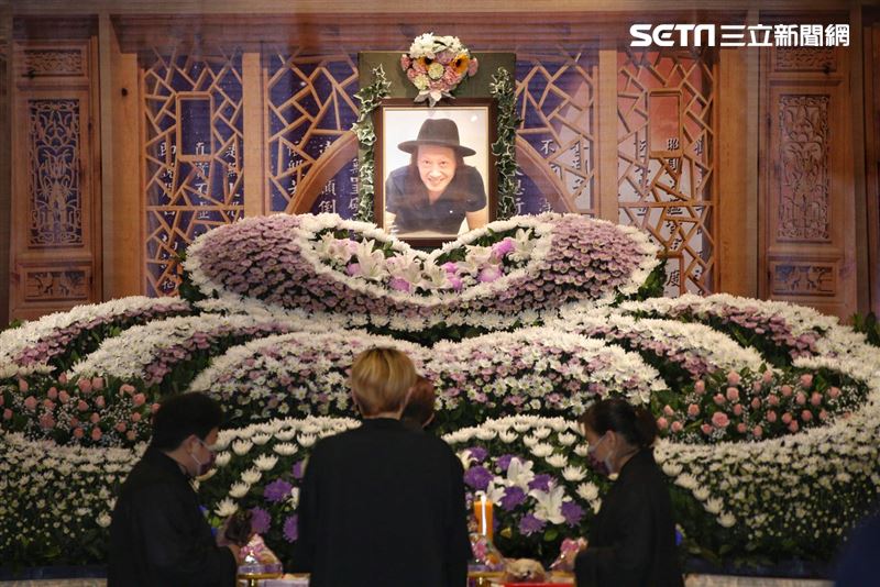 呂曉棟告別式謝金燕、翁立友、龍千玉、吳俊宏、許富凱等眾多藝人出席。（圖／記者楊澍攝影）