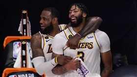 NBA／湖人球星比賽中「剪腳指甲」
NBA,洛杉磯湖人,Anthony Davis,剪指甲,腳指甲
美聯社／達志影像