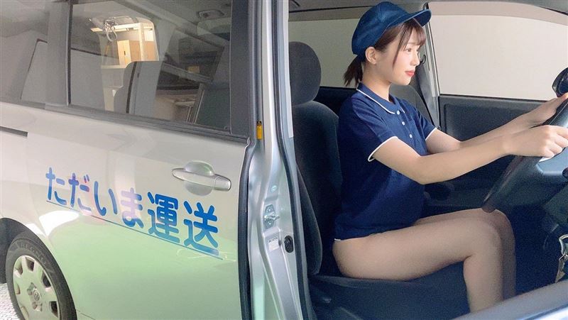 正妹開車送貨下半身沒穿　本尊就是她