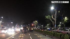 高雄市1對情侶騎車雙載疑未兩段式左轉遭撞飛，雙雙失去呼吸心跳送醫搶救。（圖／翻攝畫面）