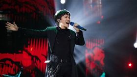 影／男歌手開唱　歌聲比鬼還「恐怖」！在場眾人嚇壞，圖／翻攝自周深工作室微博