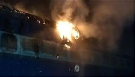 印度,火車,少年,高壓電,電死（圖／翻攝自INDIA TODAY）