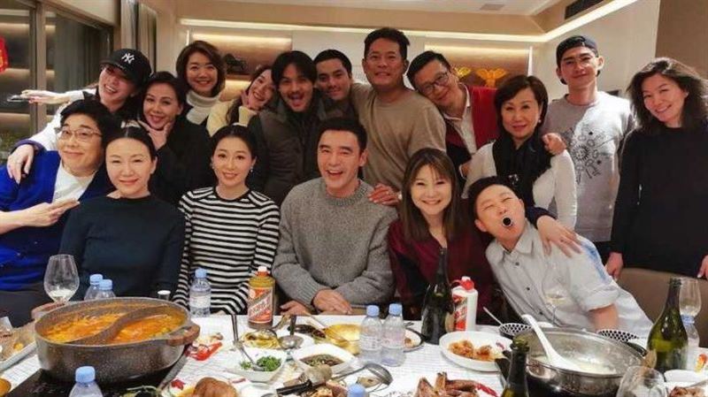舒淇聚餐整排大咖藝人　曝超狂交友圈