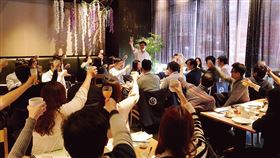 486先生今（21）天表示，公司今年營業額預計可達17億，全體同仁同樣保持14個月年薪之外，年終分紅部分今年預計發放一千萬元（圖／翻攝自486先生臉書）