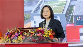 蔡英文出席「空中勤務總隊勤務第三大隊第一隊復編暨高雄駐地廳舍棚廠落成啟用典禮」並致詞（圖／總統府提供）