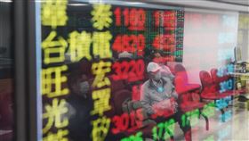 台積電領軍  台股收漲278.5點台北股市16日開高走高，在權值股台積電領軍下，終場大漲278.5點，收在最高13551.83點，成交值新台幣2346.91億元。中央社記者徐肇昌攝  109年11月16日  台積電股價,示意圖