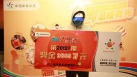▲承德彩迷火速到中心領取獎金。（圖／翻攝自中國體彩微信）