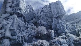 圖／雲豹登山隊提供，雪山下翠池