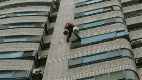 清潔公司,化骨水,吊掛,手指灼傷,園區