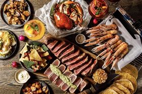 1.5KG戰斧牛、20盎司厚切肋眼、愛爾蘭螯蝦…棧直火超霸氣海陸耶誕大餐