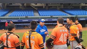富邦運動場館舉辦基層棒球營回饋地方球隊。（圖／富邦悍將提供）
