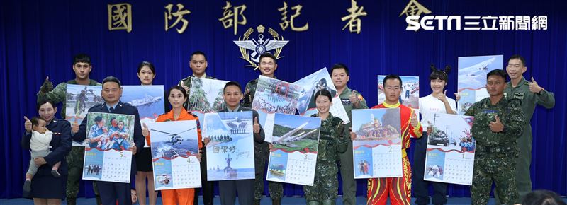 國防部發布國軍110年各軍種代表形象月曆。（記者邱榮吉/攝影）         