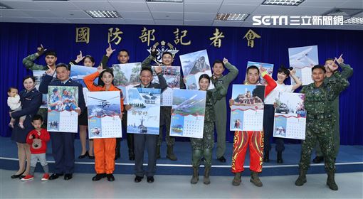 國防部發布國軍110年各軍種代表形象月曆。（記者邱榮吉/攝影）         